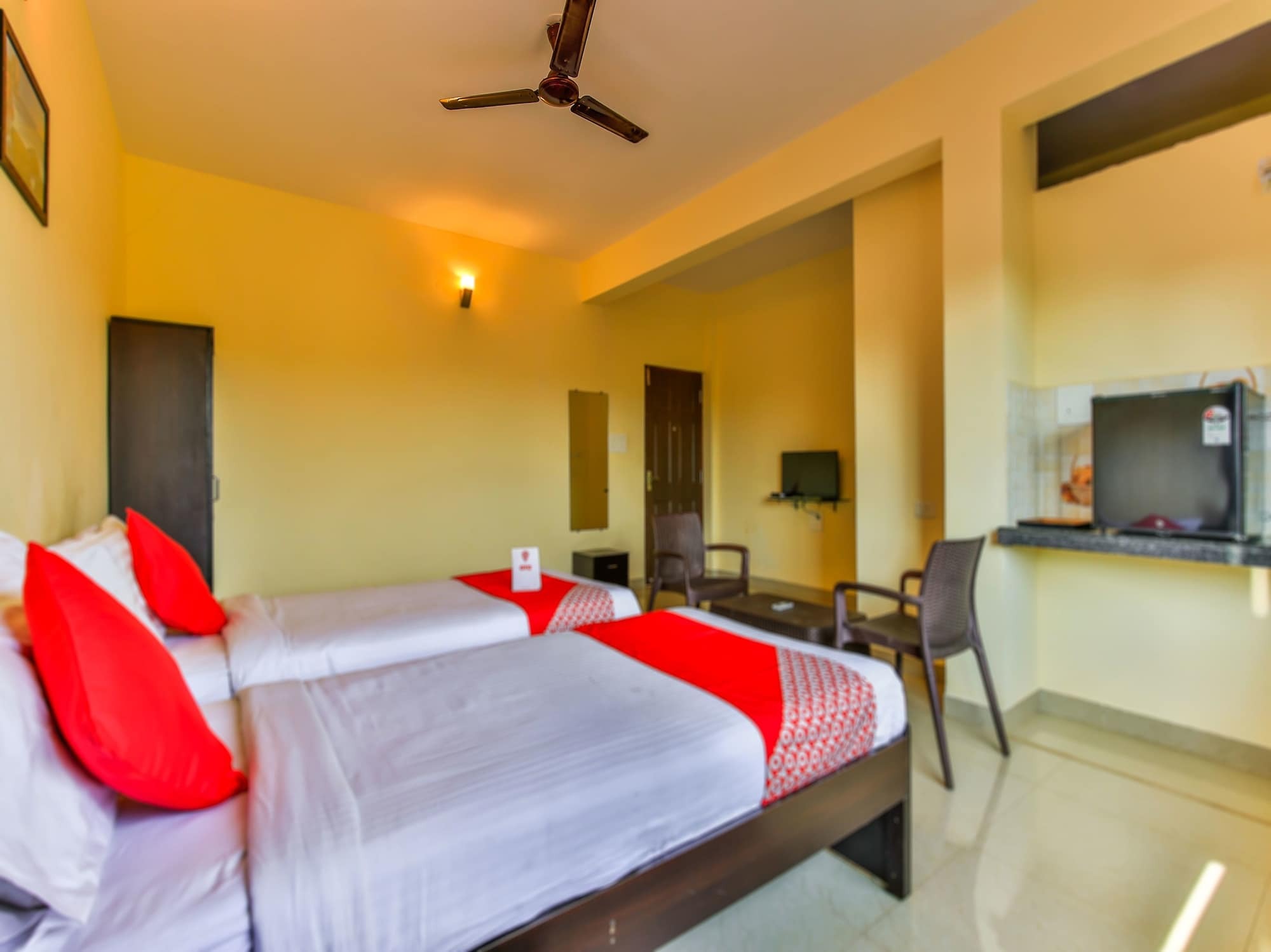 Oyo 14276 Hotel Spring Height Acaro Exterior photo